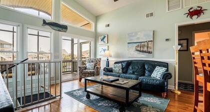 Changes In Latitude 6 Bedroom Home by RedAwning