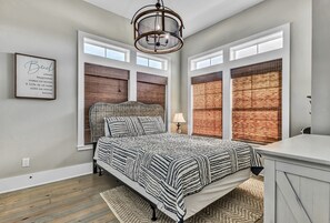 4 habitaciones, tabla de planchar con plancha, wifi y ropa de cama 