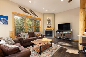Townhome, 4 Bedrooms | Living area - 8767 Trappers Crossing 4 Bedroom Condo by RedAwning (Keystone)