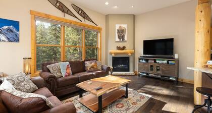 8767 Trappers Crossing 4 Bedroom Condo by RedAwning