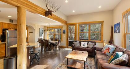 8767 Trappers Crossing 4 Bedroom Condo by RedAwning