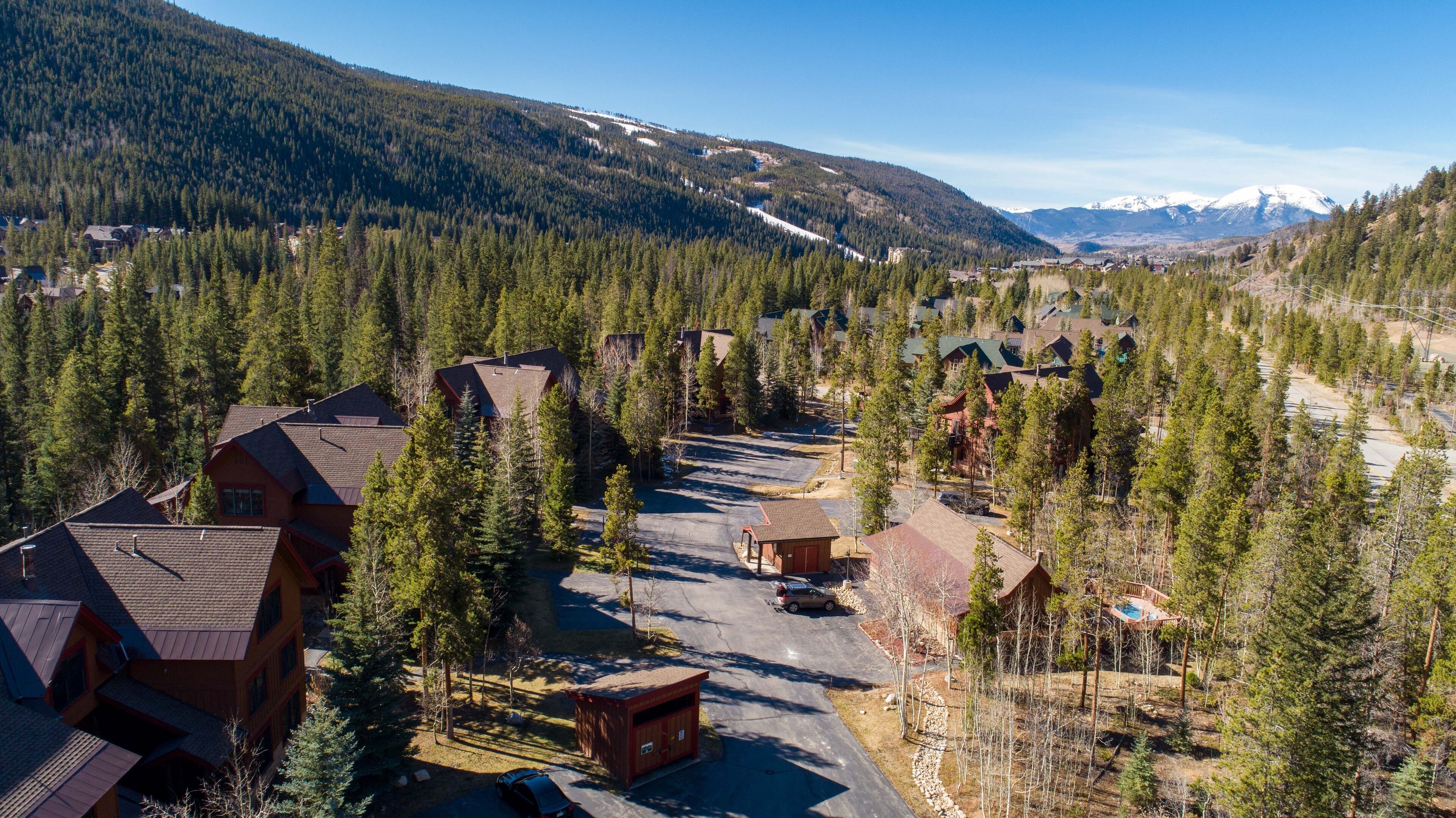 A resort with cabins, a swimming pool, and a ski lift.