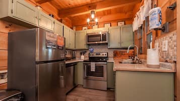 Ferienhütte, 2 Schlafzimmer | Eigene Küche | Kühlschrank, Ofen, Wasserkocher mit Kaffee-/Teezubehör, Toaster