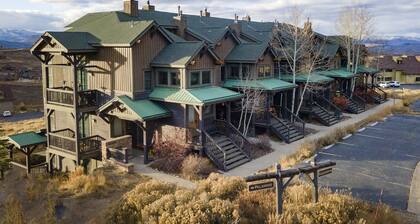 Palomino At Kicking Horse 2 Bedroom Cabin by Redawning