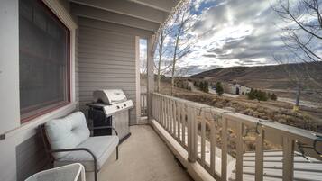 Cabin, 2 Bedrooms | Property grounds