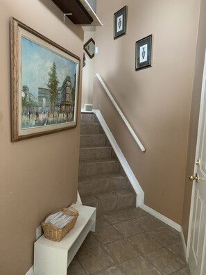 Interior - Hometown Folks’ Desirable Riverside/East Windsor (Windsor)