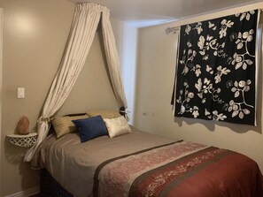 4 bedrooms, in-room safe, desk, free WiFi