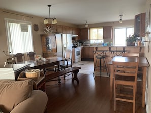 Interior - Hometown Folks’ Desirable Riverside/East Windsor (Windsor)
