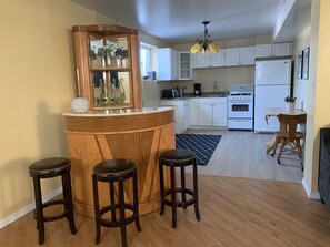 Fridge, microwave, stovetop, dishwasher - Hometown Folks’ Desirable Riverside/East Windsor (Windsor)