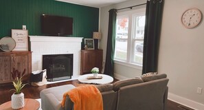 Smart TV, fireplace