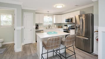 Rumah, Beberapa Tempat Tidur (The Ricks Carlton) | Dapur pribadi