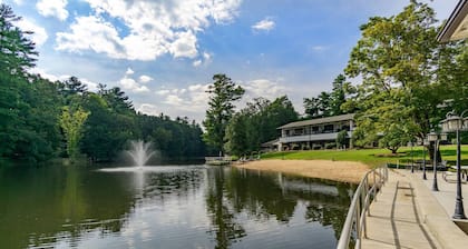 Pet-Friendly Lakefront Studio – Canoes, Pool, Tennis, and Resort Perks at Historic Mill House Lodge!
