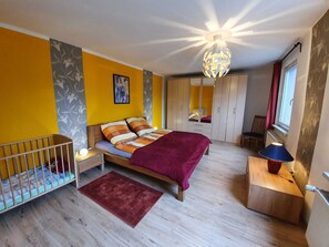 4 Schlafzimmer, Reisekinderbett, WLAN