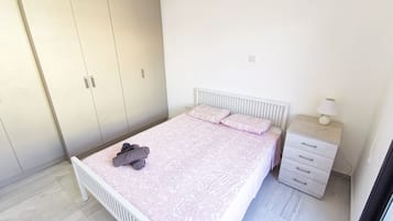 Standard Apartment | 2 bilik tidur, seterika/papan seterika, Wi-fi percuma, cadar katil