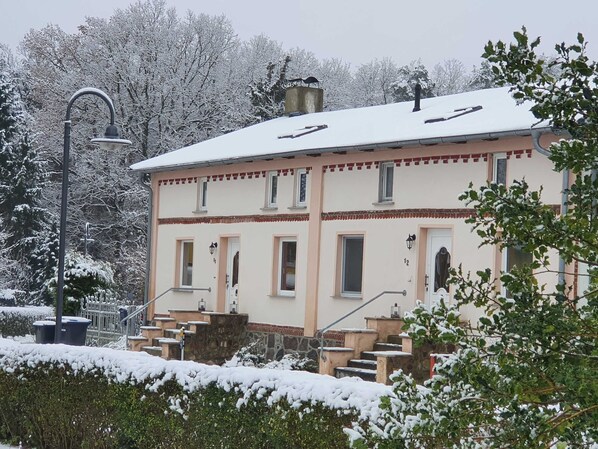 Unclassified image, 1 of 46, button