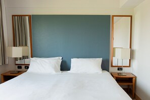 Minibar, desk, laptop workspace, blackout curtains - Belstay Milano Assago (Assago)