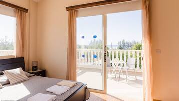 4 bedrooms, iron/ironing board, internet, bed sheets