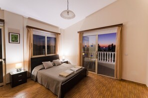 4 soverom, strykejern/-brett, internettilgang og sengetøy