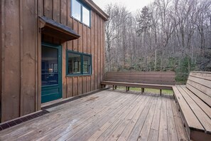 Terrace/patio - Killington Mountain Home! HotTub & 5 min to Skiing! 3 Bedroom Home by RedAwning (Killington)