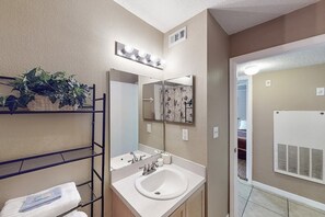 Bathroom - Larry's Villas At Island Club Condo 4 Bedroom Condo by Redawning (Kissimmee)
