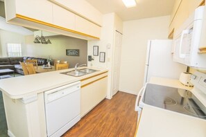 Condo, 3 Bedrooms | Private kitchen - Marcia's Somerset Condo 3 Bedroom Condo by Redawning (Kissimmee)