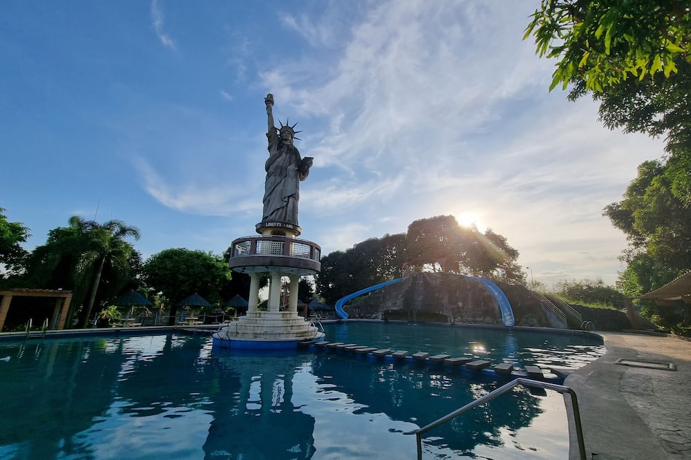 Libertyland Waterpark Resort