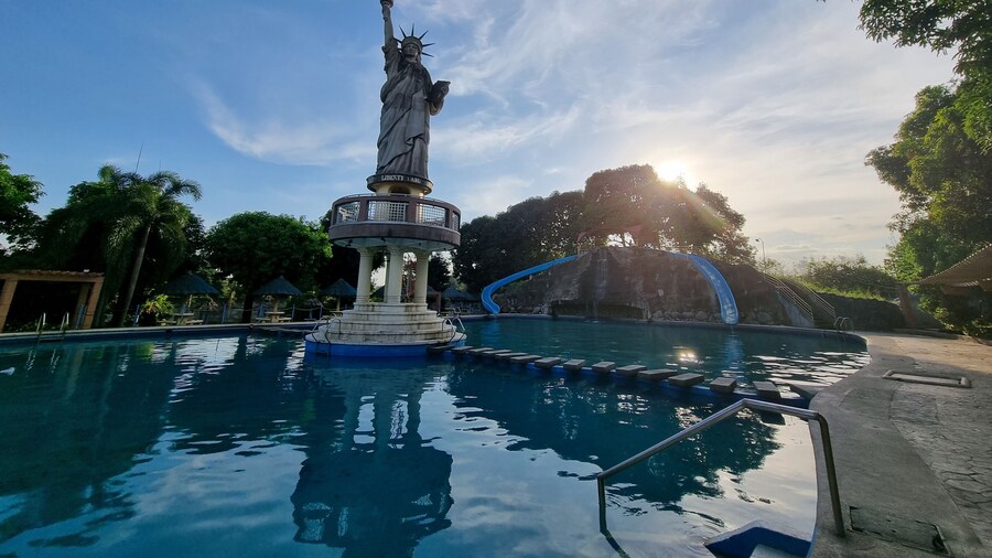 Libertyland Waterpark Resort