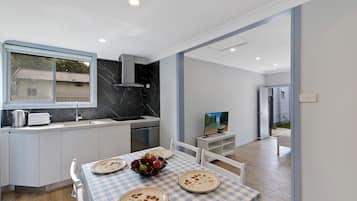 Refrigerador, microondas, horno y tostadora