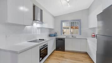 Køleskab, mikrobølgeovn, ovn, brødrister