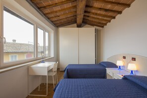 3 bedrooms, iron/ironing board, free WiFi - Astonish Cathedral View (Siena)