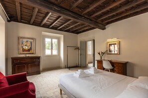 4 Schlafzimmer, Schreibtisch, Bügeleisen/Bügelbrett, Reisekinderbett