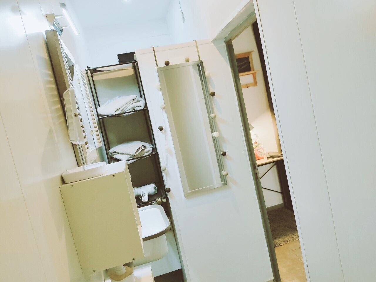 Klassieke tweepersoonskamer, uitzicht op tuin (La Dinotière.) | Badkamer