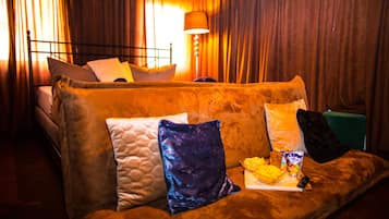 4 Schlafzimmer, Zimmersafe, Schreibtisch, Bügeleisen/Bügelbrett