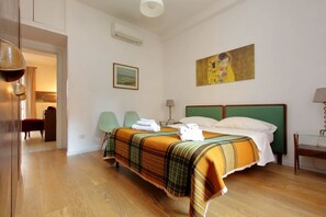 2 bedrooms, desk, iron/ironing board, free WiFi