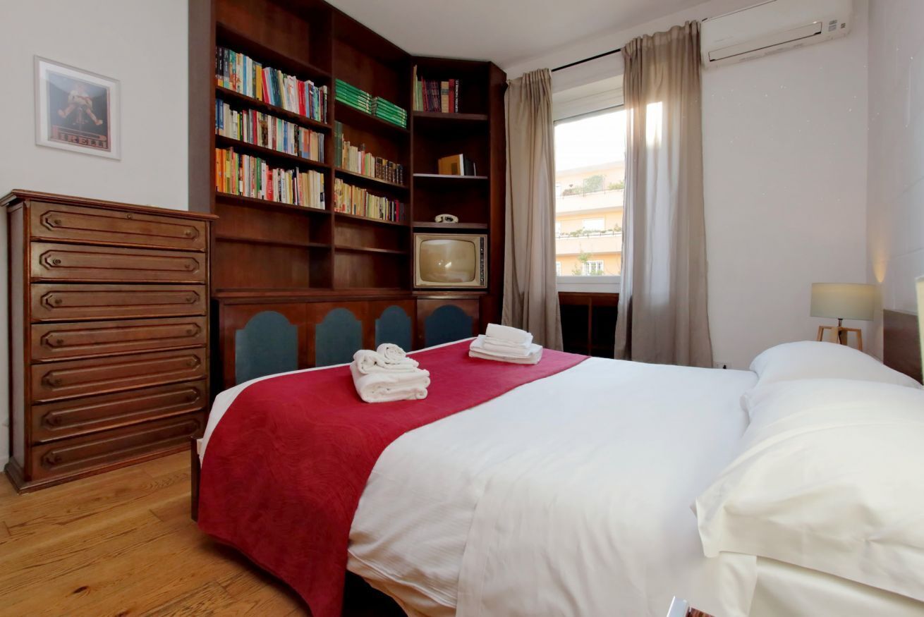 2 habitaciones, escritorio, tabla de planchar con plancha y wifi gratis 