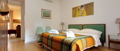 2 bedrooms, desk, iron/ironing board, free WiFi