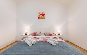 2 bedrooms, free WiFi, bed sheets - 2 bedroom awesome apartment in Pula (Pula)