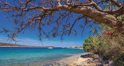 2 bedroom awesome apartment in Rab