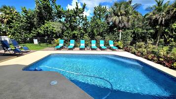 Outdoor pool, an infinity pool