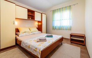 1 chambre, lit parapluie, Wi-Fi gratuit, draps fournis