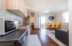 Fridge, oven, stovetop, dishwasher - 1 bedroom nice apartment in Razanac (Razanac)