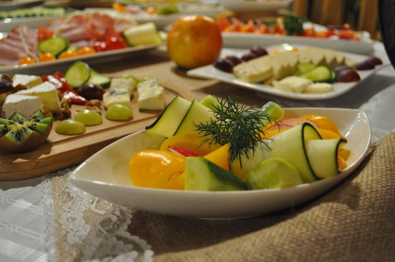 Café da manhã com buffet grátis todos os dias