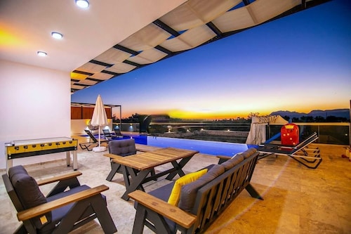 Family friendly new villa; Big pool, Sauna/hot tube, 2 Jakuzzies,Turkish Hamam