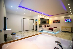 3 bedrooms, in-room safe, desk, iron/ironing board