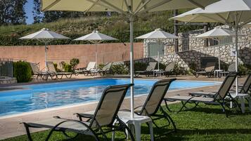 Sesongbasert utendørsbasseng