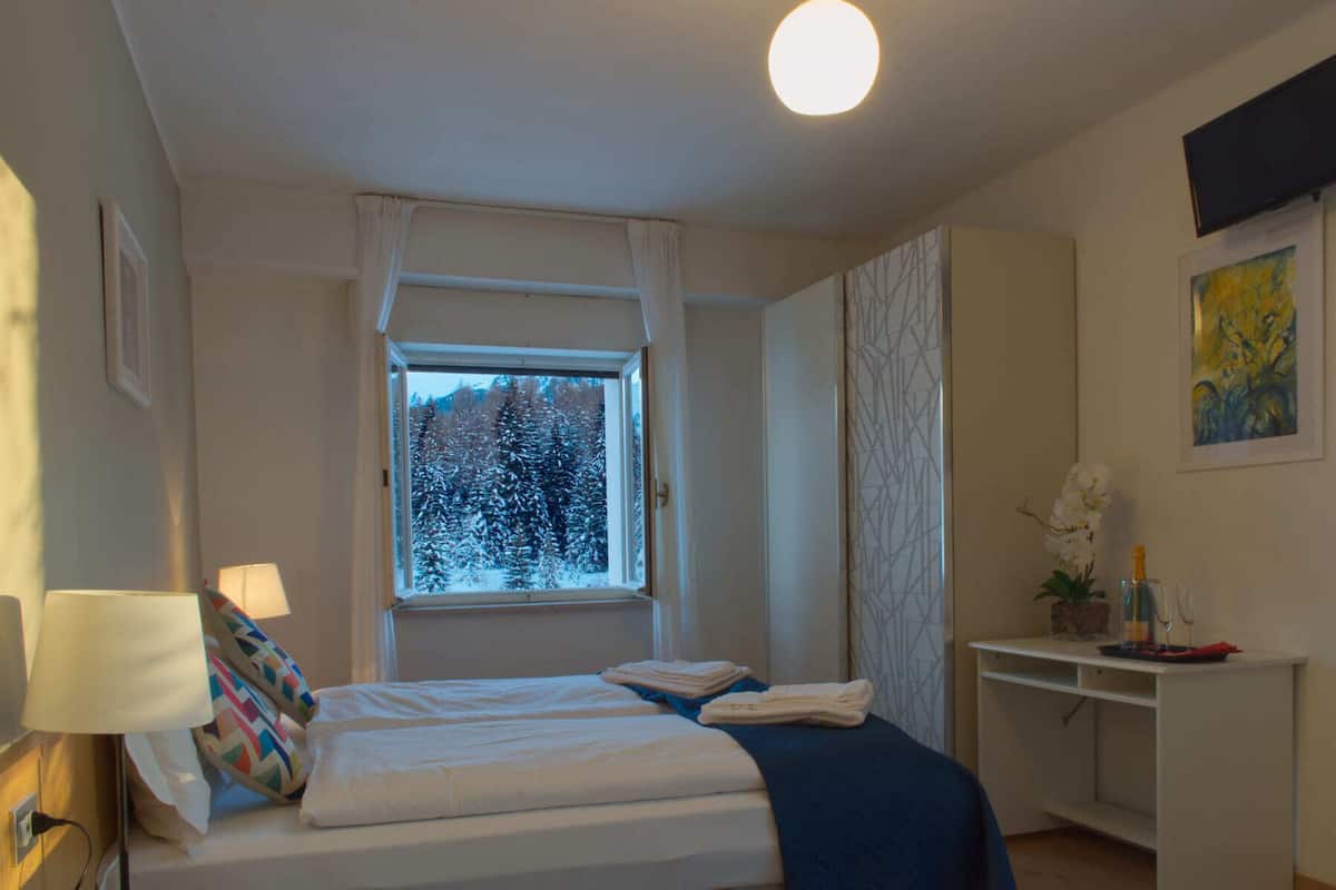 Camera Standard con letto matrimoniale o 2 letti singoli | Una cassaforte in camera, insonorizzazione, Wi-Fi gratuito, lenzuola