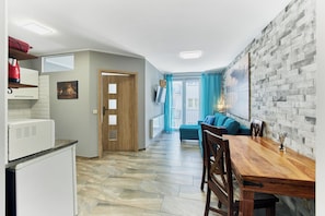 Classic-Apartment | Wohnbereich | 32-Zoll-Flachbildfernseher mit Kabelempfang, Fernseher