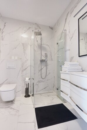 Standard Apartment | Bathroom | Shower - Apartamenty Swinoujscie - Baltyk (Swinoujscie)