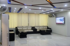 Lobby - Pool And Park Hotel (Lahore)