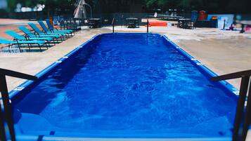 2 kolam renang outdoor